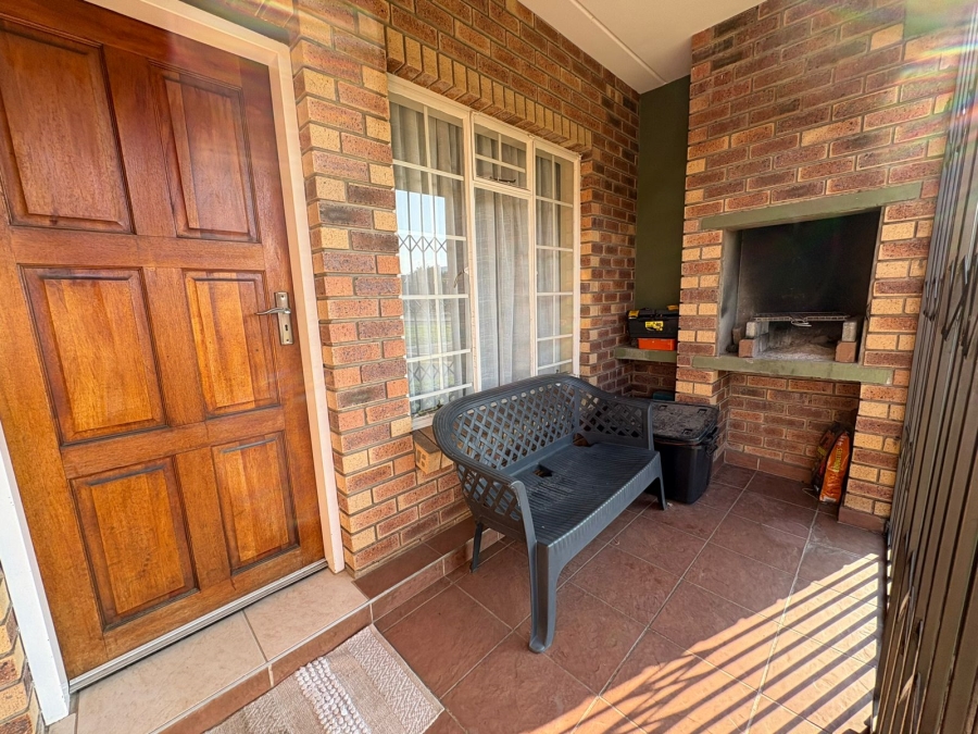 2 Bedroom Property for Sale in Waterval East North West